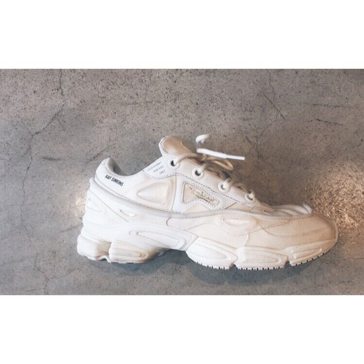 スニーカー