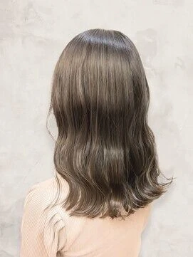暗髪でも透明感抜群◎髪質改善カラーで艶感アップ！